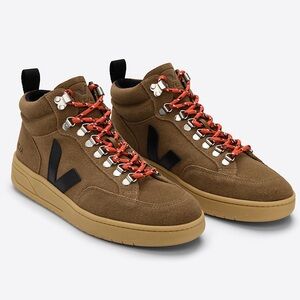 Veja Roraima Suede Sneaker, Brown / Black‎
